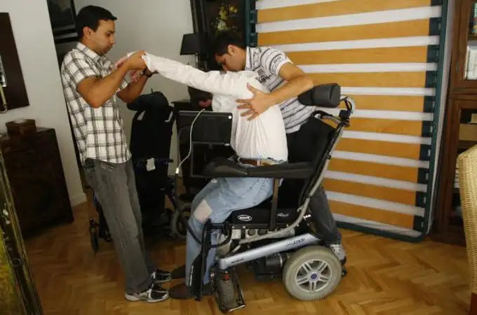 Iniciar el tratamiento en los seis meses posteriores al primer síntoma de esclerosis múltiple, reduce la discapacidad 