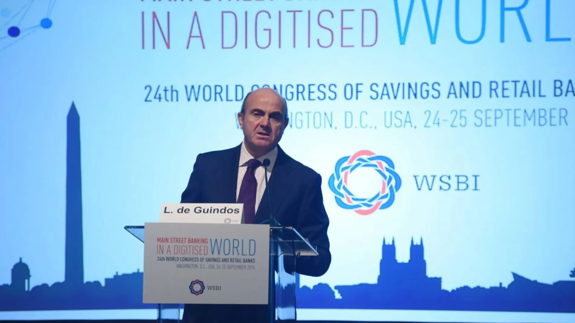 Luis de Guindos habla en el 24 Congreso Mundial de Bancos Minoristas y Caja de Ahorros en Washington