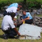 Imagen de los restos de un avión hallados en la isla francesa de la Reunión