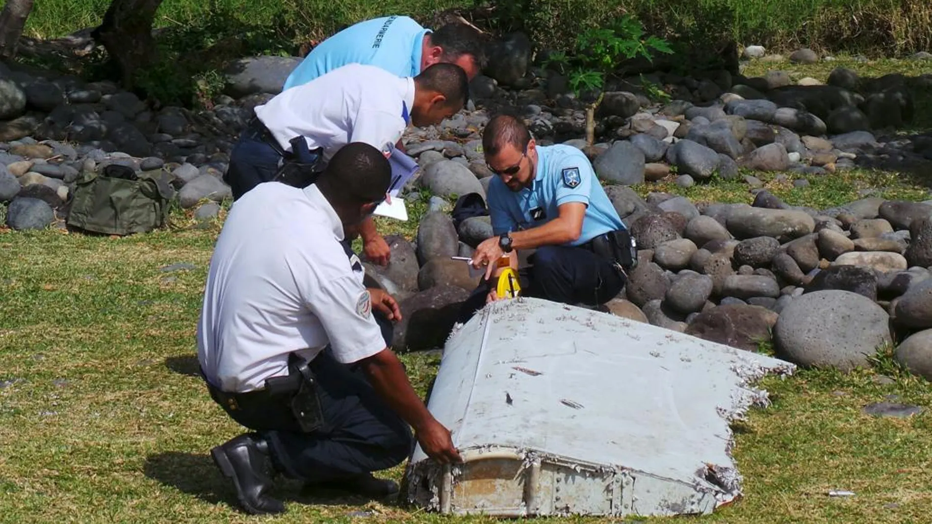 Imagen de los restos de un avión hallados en la isla francesa de la Reunión