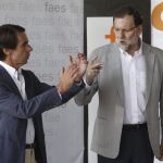 El presidente del Gobierno Mariano Rajoy junto al presidente de honor del PP y presidente de FAES, José María Aznar