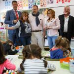 El consejero de Educación, Fernando Rey, visita un centro bilingüe de un pueblo de Zamora
