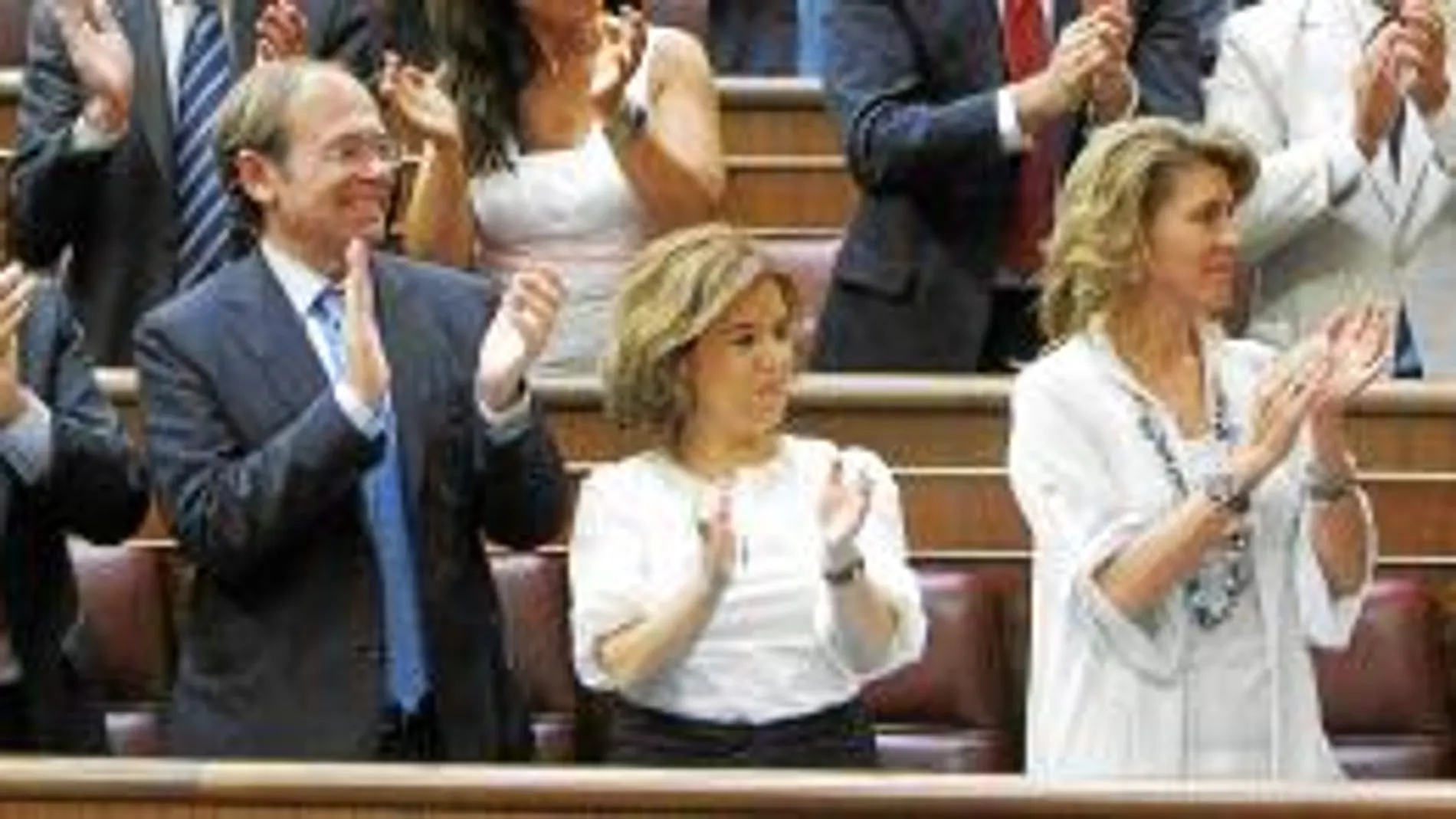 Rajoy, aplaudido desde su bancada tras su intervención