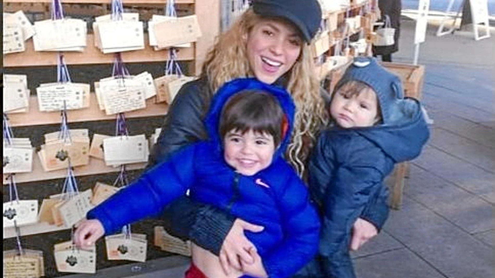 Shakira , feliz con sus dos pequeños, Milan y Sasha Piqué