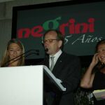 Momento cuando intervino el anfitrión italiano, (en el centro), acompañado de su señora María Cristina Sebastiani (a la izquierda) y Nicoletta Negrini (a la derecha).
