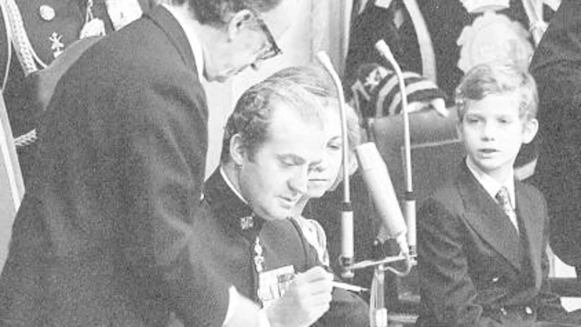 Don Juan Carlos, el día que se firmó la Constitución, el gran vehículo de unidad de los españoles