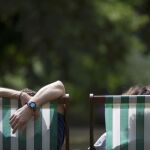 Un estudio sostiene que la abundancia de zonas verdes reduce la criminalidad. En la imagen, un día soleado en St. James Park, Londres