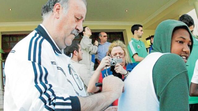 España, crítica con el terreno de juego