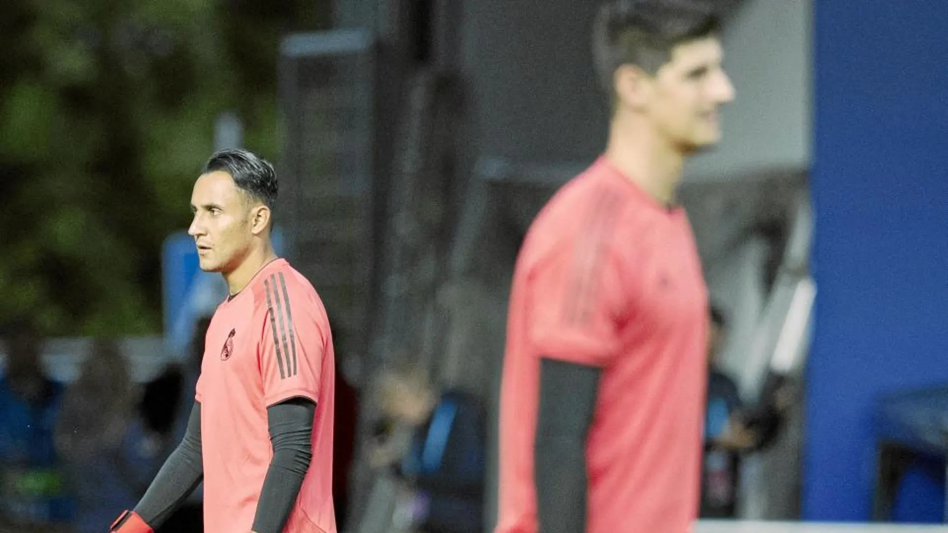 Keylor Navas y Courtois, en un entrenamiento antes de la Supercopa / Ap