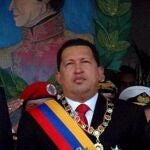 Nicolás Maduro, Hugo Chávez y el comandante del Ejercito, Orlando Maniglia, en una foto de archivo