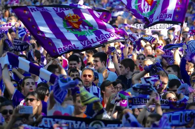 Miles de vallisoletanos se echan a la calle para disfrutar del ascenso a la Primera División