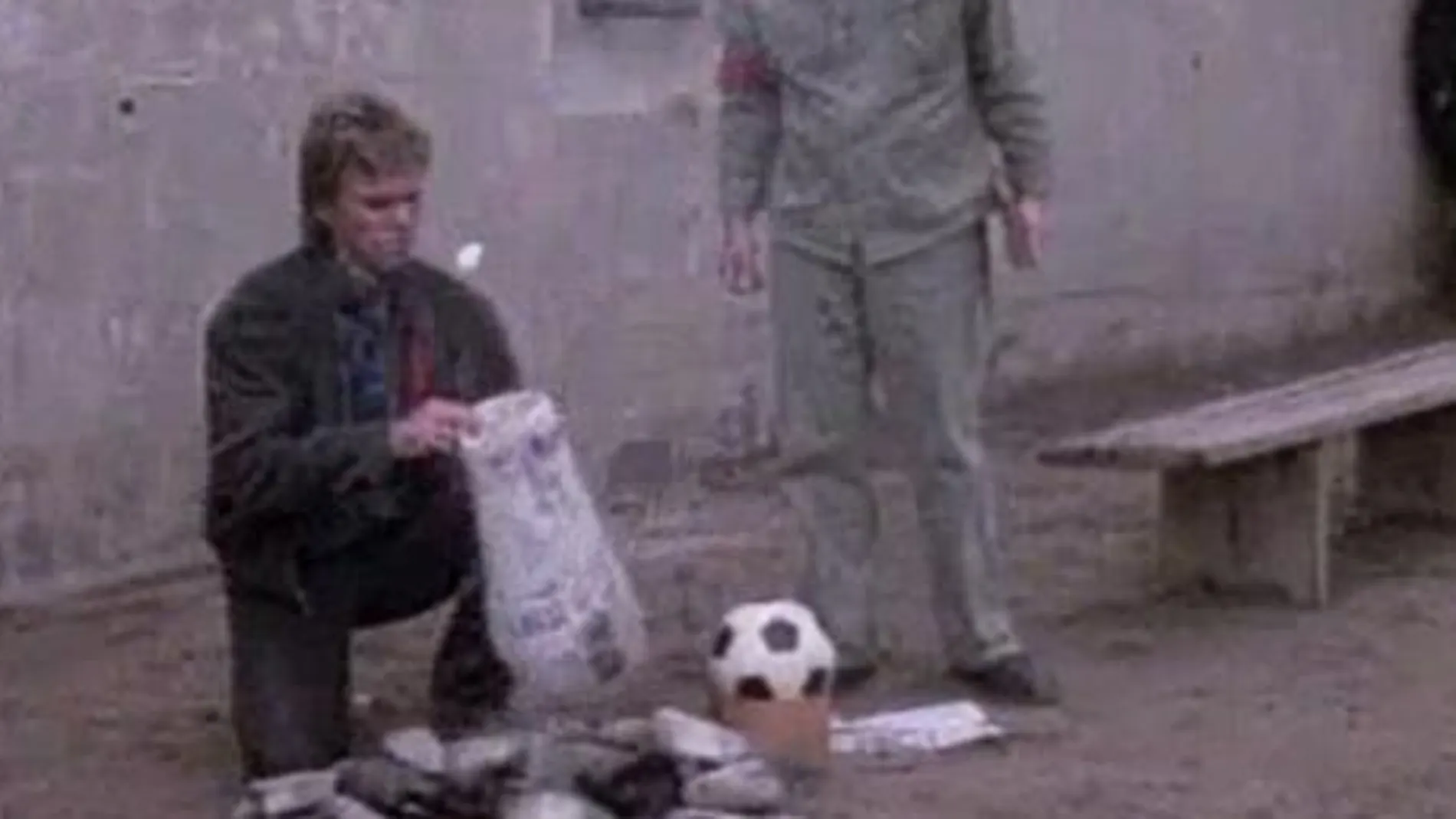 MacGyver convertía periódicos en globos