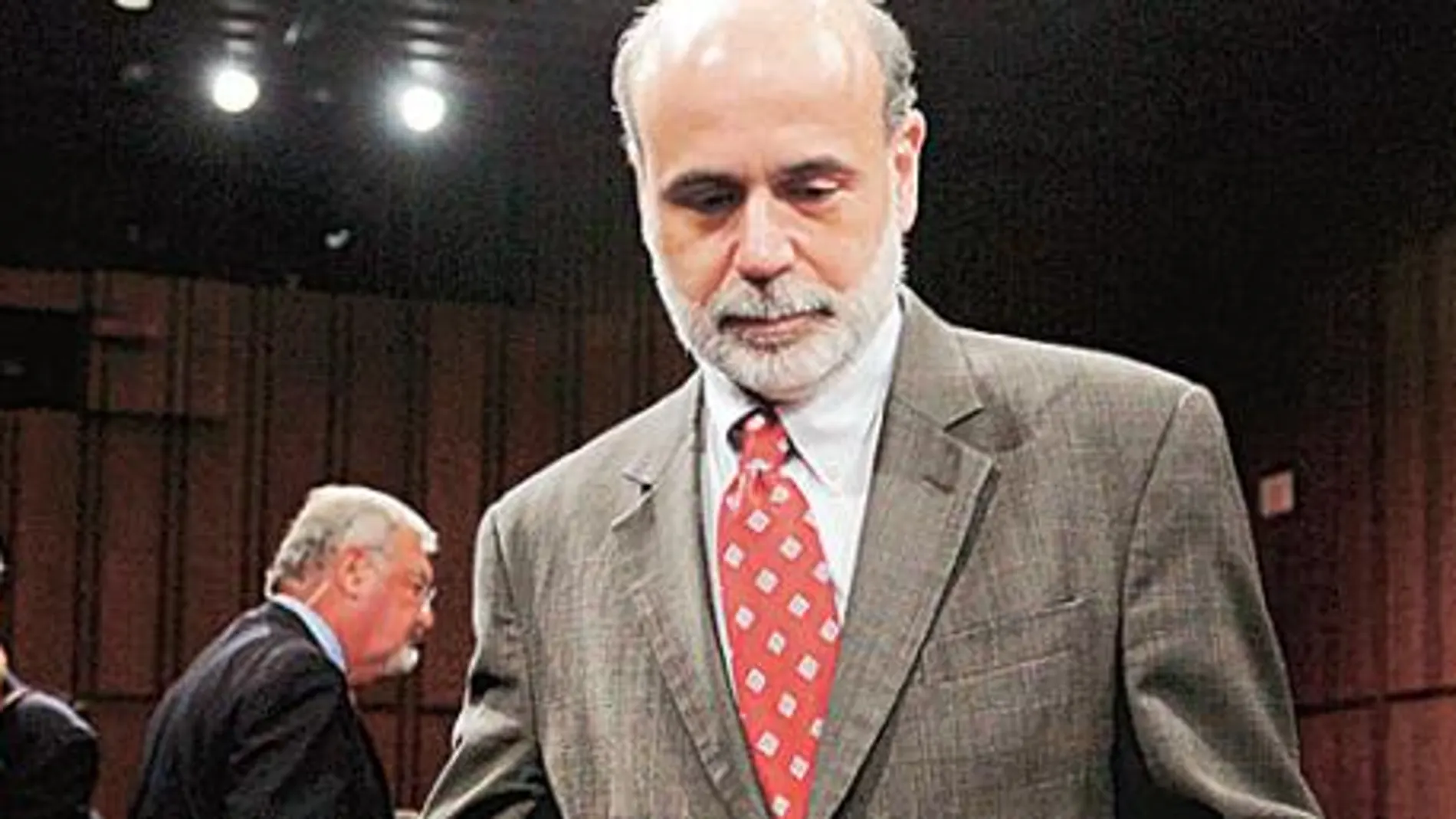 Bernanke dice que la economía empezará a crecer a final de año