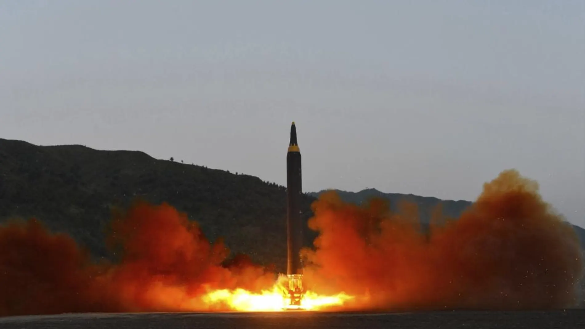 Fotografía de fecha desconocida que muestra el lanzamiento de un misil en Corea del Norte