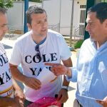 El presidente del PP-A, en la visita ayer a un colegio en Utrera (Sevilla)