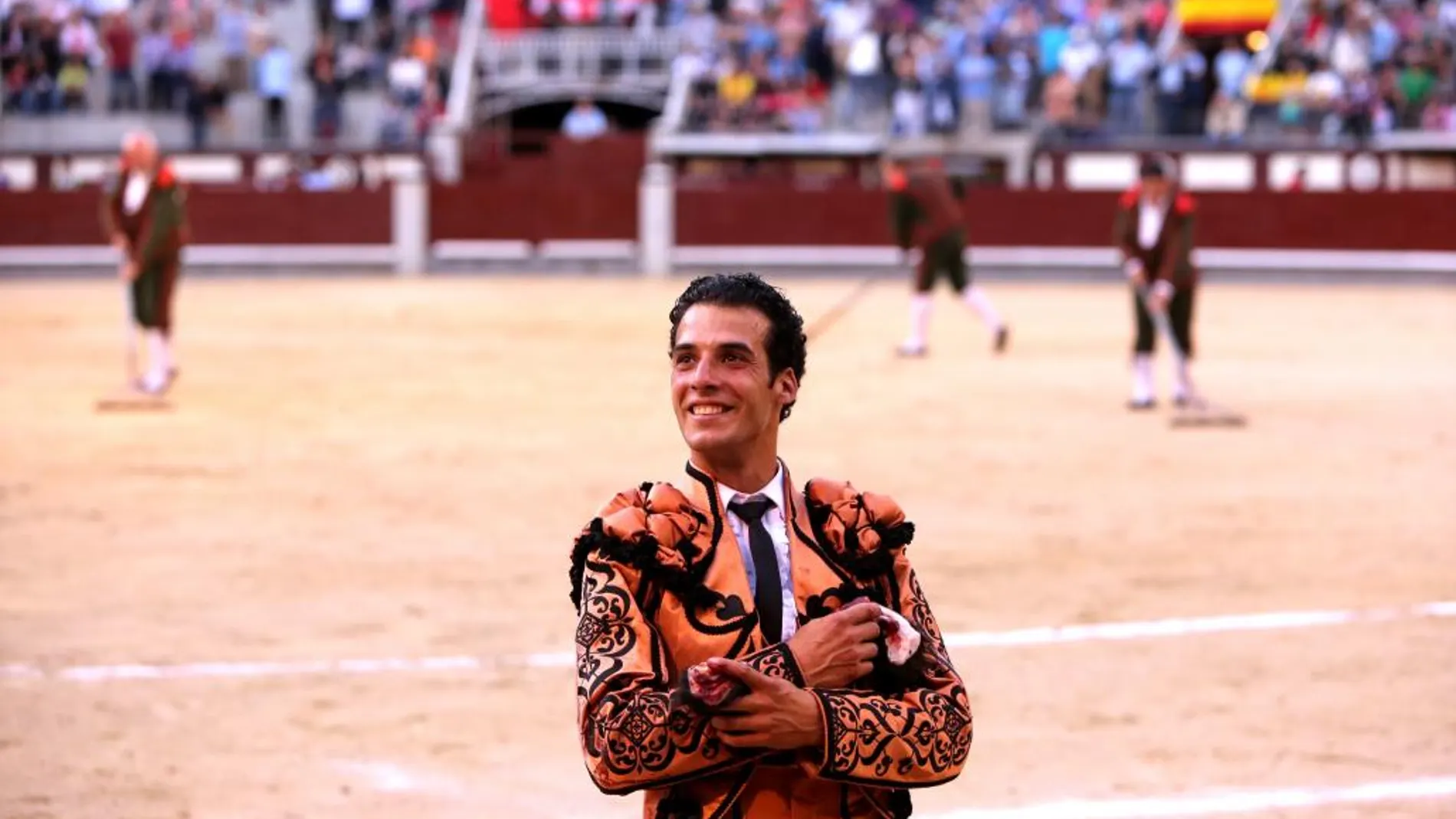 Morenito de Aranda agradece las orejas cortadas, que le abrieron la Puerta Grande, el pasado dos de mayo en Las Ventas