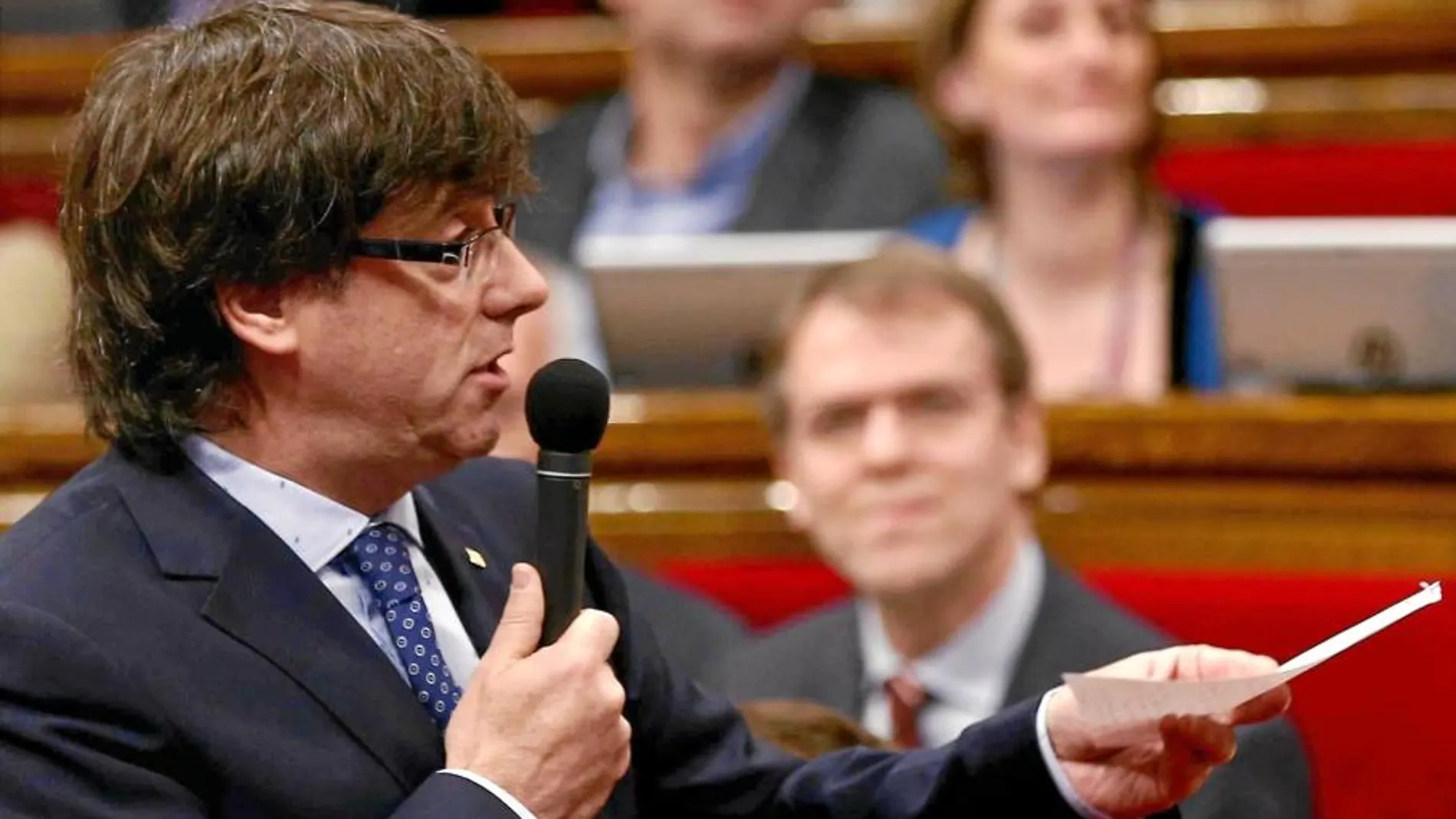 Puigdemont cita Kosovo que obtuvo la independencia tras una guerra