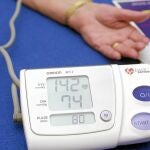 La hipertensión arterial puede mejorarse si se toman una serie de medidas que afectan a nuestro estilo de vida y alimentación