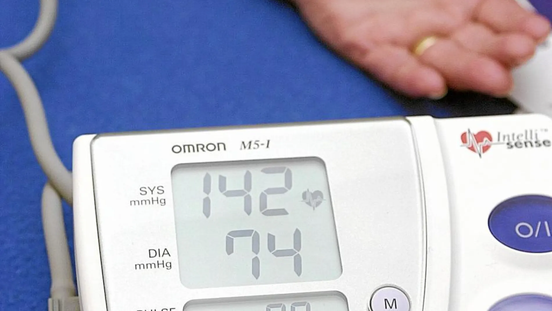 La hipertensión arterial puede mejorarse si se toman una serie de medidas que afectan a nuestro estilo de vida y alimentación