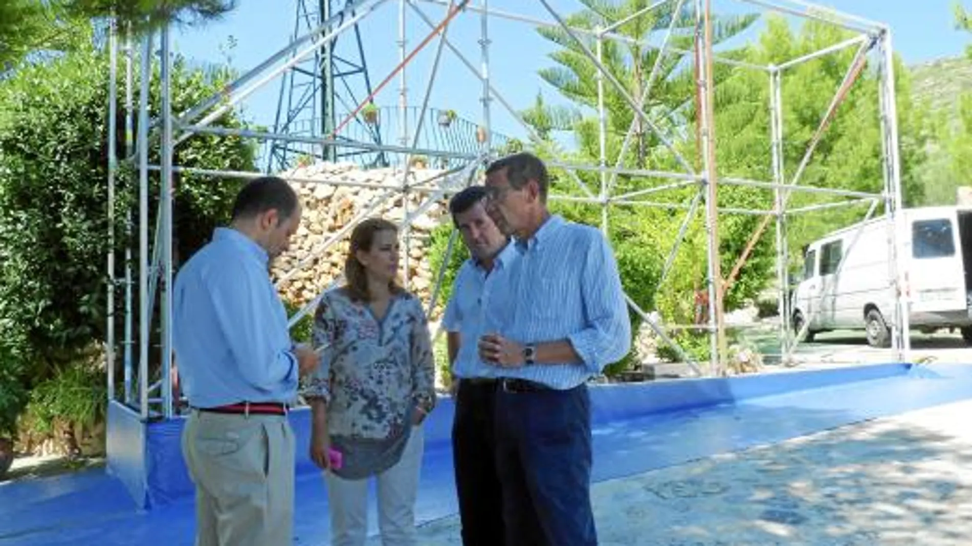 Clemente, Sánchez de León, Císcar y Serra durante la visita al montaje