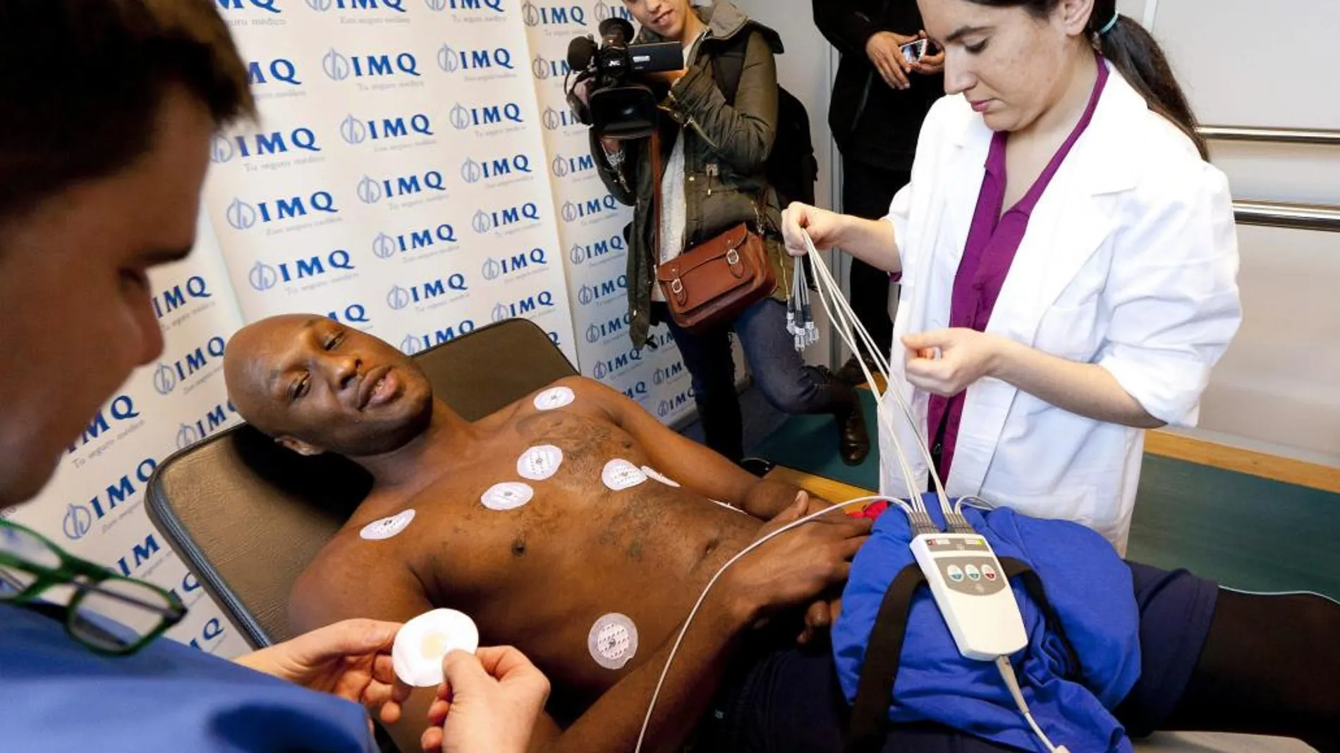 Fotografía de archivo tomada el 20 de febrero de 2014 que muestra al jugador estadounidense de la NBA Lamar Odom durante un examen médico.