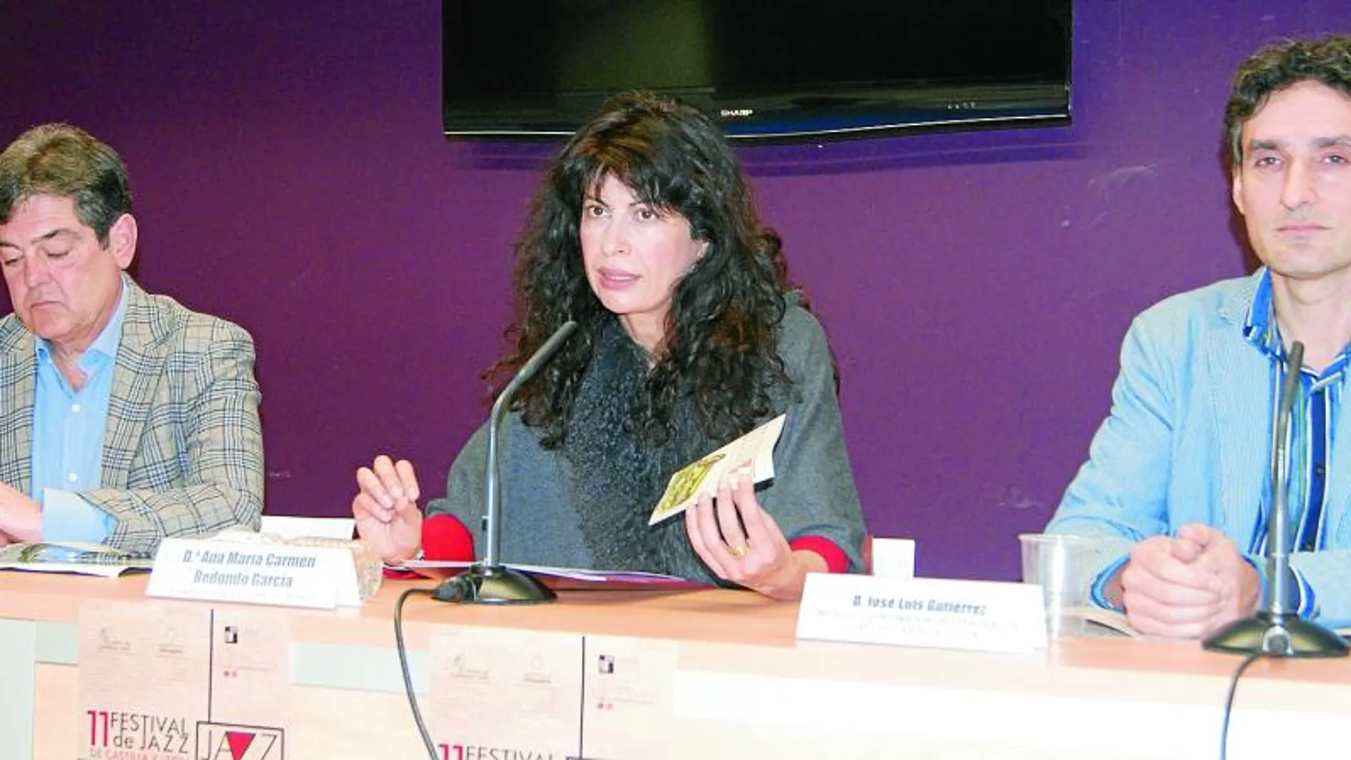 La concejala de Cultura y Turismo, Ana Redondo, pesenta el festival en compañía de José María Viteri, gerente de la Fundación Municipal de Cultura, y del el promotor del festival y también saxofonista, el vallisoletano José Luis Gutiérrez