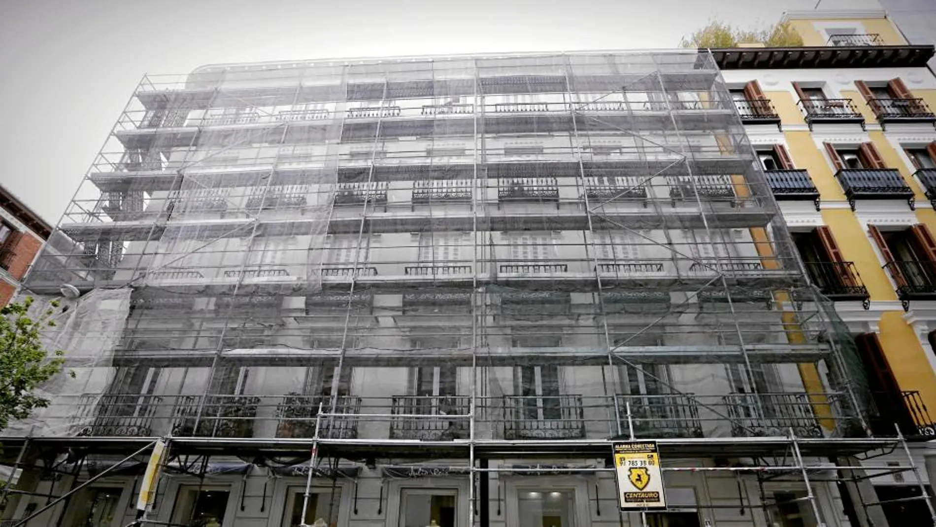 Aspecto de la fachada tras la eliminación de las pinturas después de ocho años