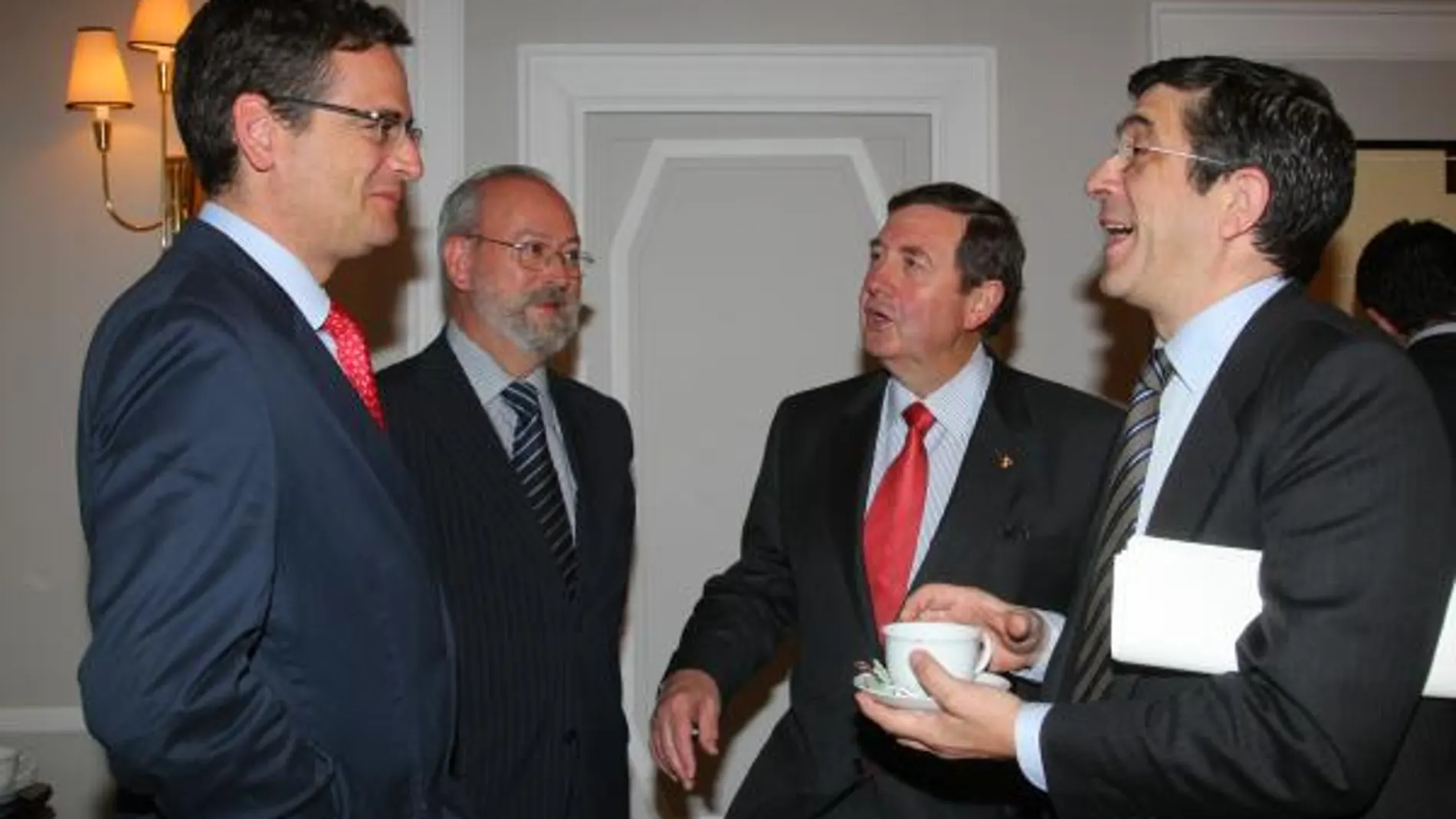 Seis de cada diez vascos rechazan el cambio político y la alianza PSE-PP