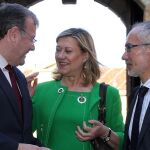 La consejera de Economía y Hacienda, Pilar del Olmo, asiste a la entrega de los X Premios EnerAgen acompañada por el alcalde Antonio Silvan(I) y Ricardo González Mantero, director general de Energía y Minas