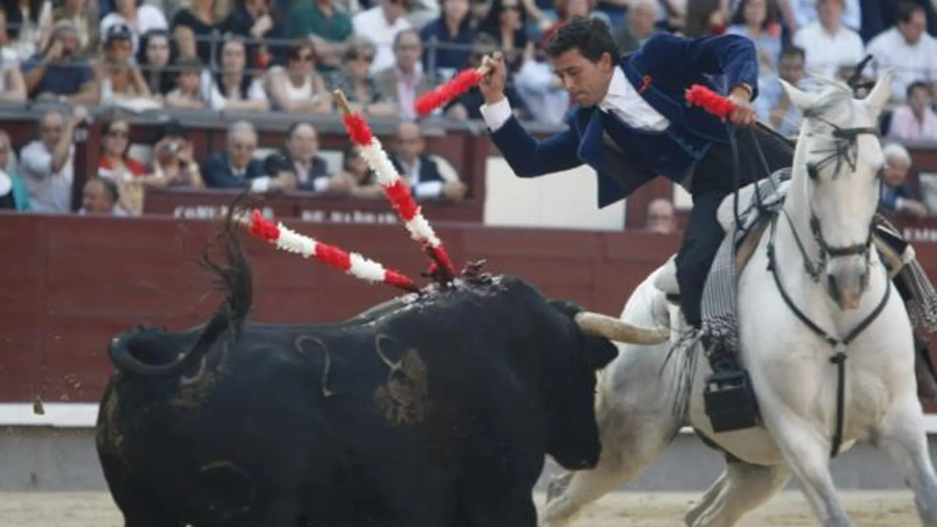 El jinete castellano clava en su último paseíllo en Las Ventas