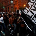 Manifestantes contra los supremacistas blancos en Washington / Reuters