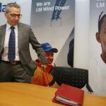 El director de la planta de LM Wind Power en Ponferrada, Francisco Vega, en el momento de hacer el anuncio