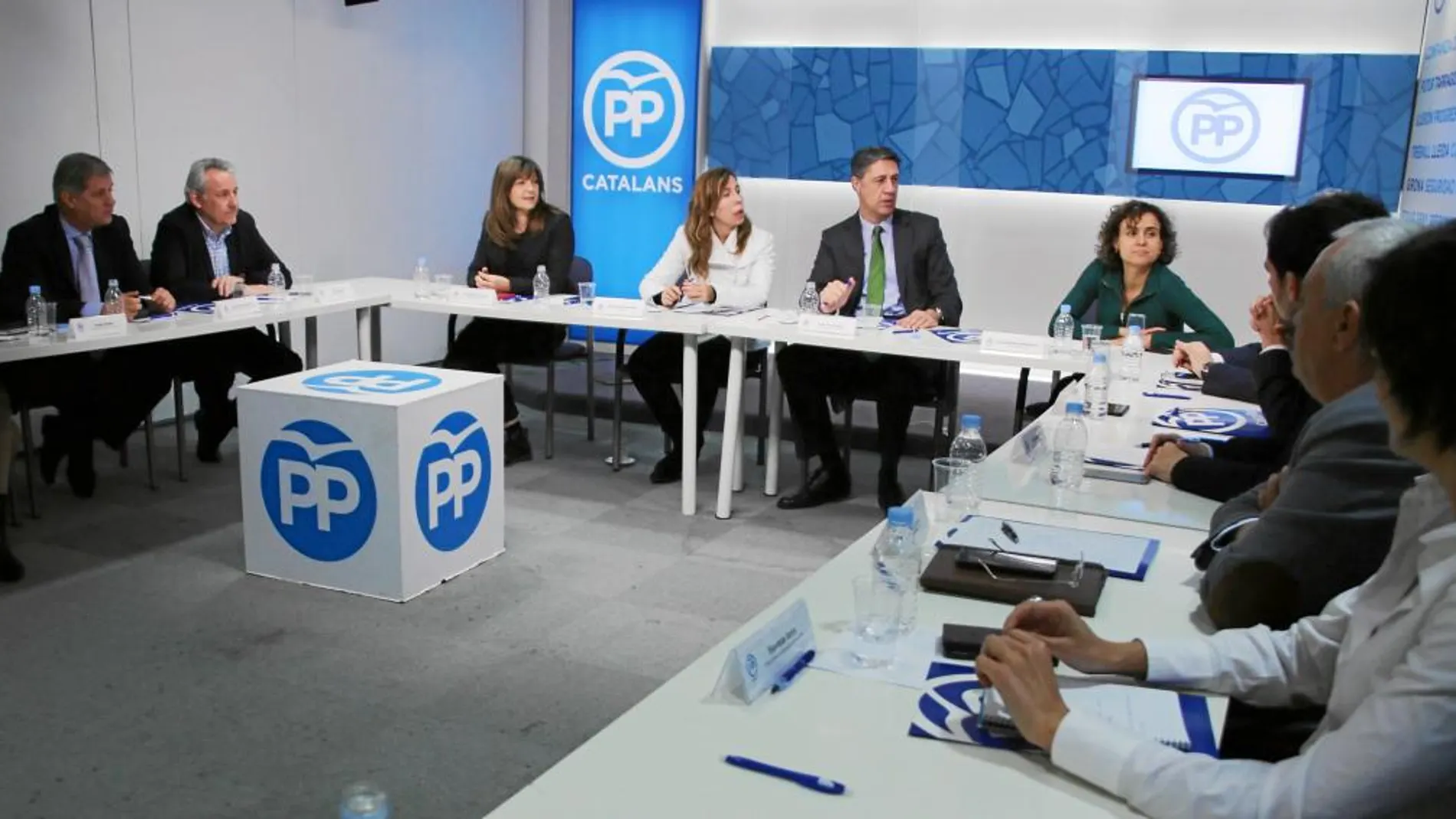 La junta directiva del PP catalán durante la reunión que celebró ayer