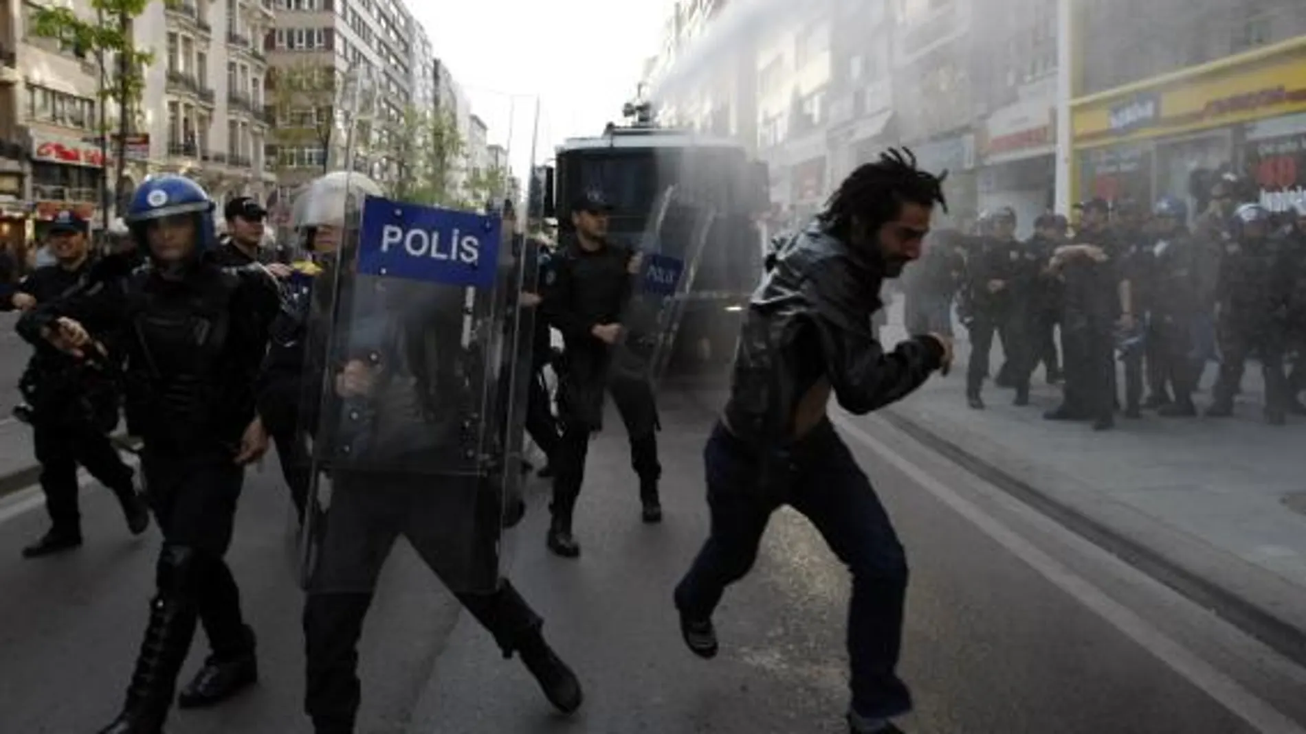 Graves disturbios en Estambul