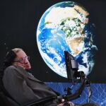 Hawking anuncia un plan para enviar sondas espaciales a las estrellas