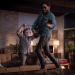 Activision enfrenta a James Franco y Lenny Kravitz en el nuevo video de Guitar Hero Live