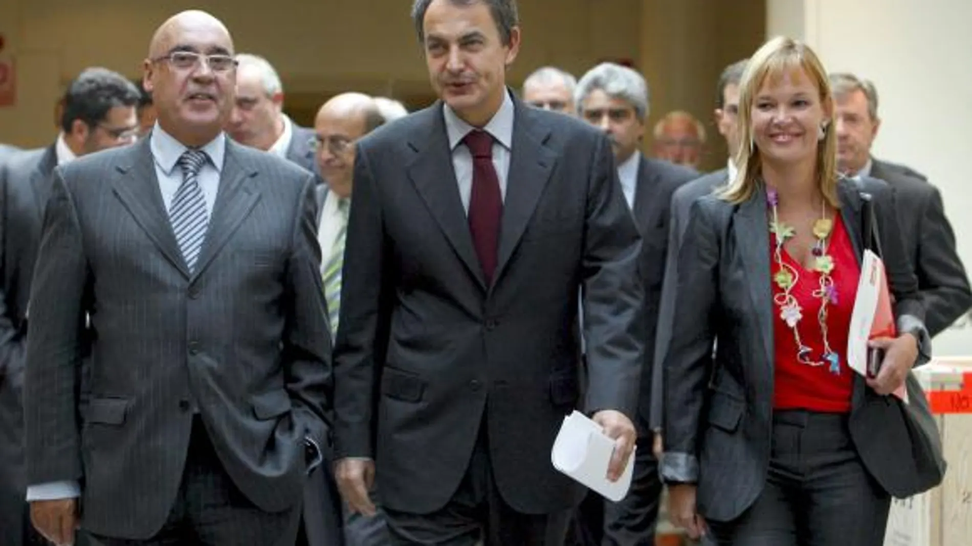 Zapatero espera una «moderada creación de empleo» en 2011