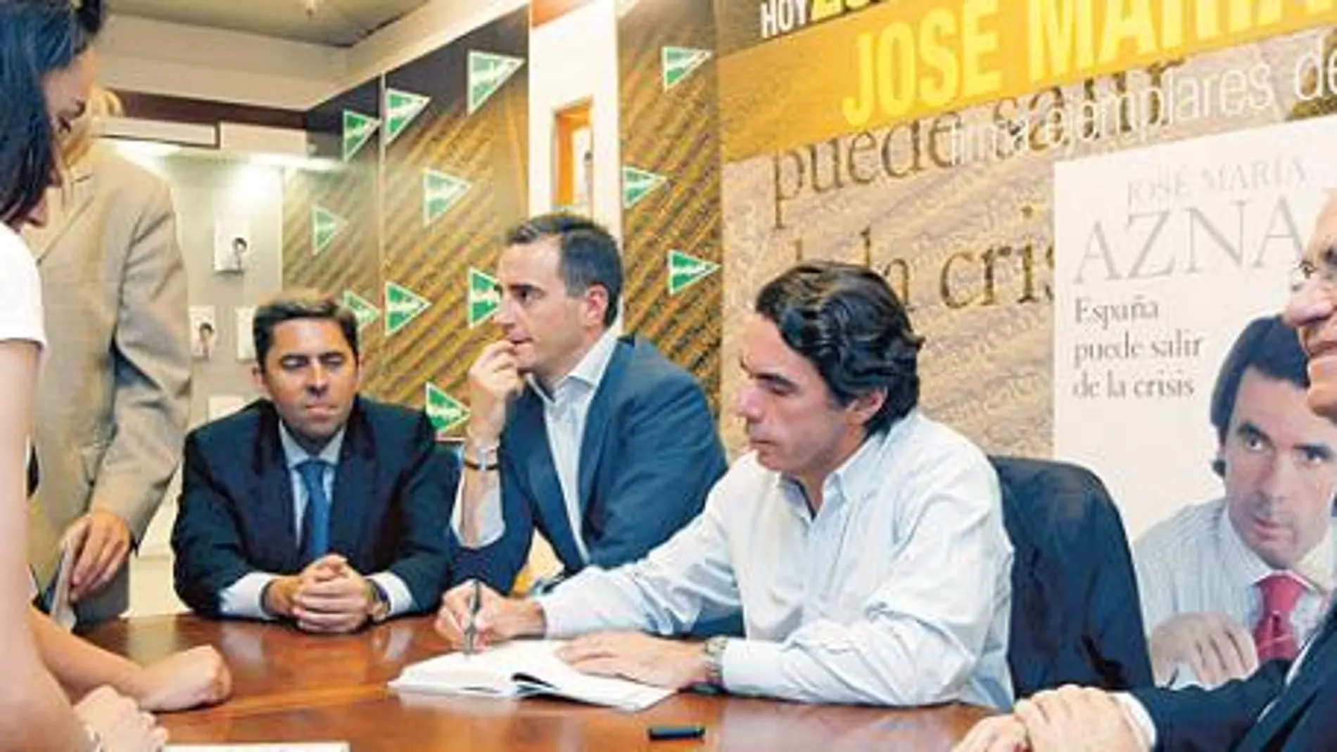 Aznar arropado en Valencia tras su nuevo libro