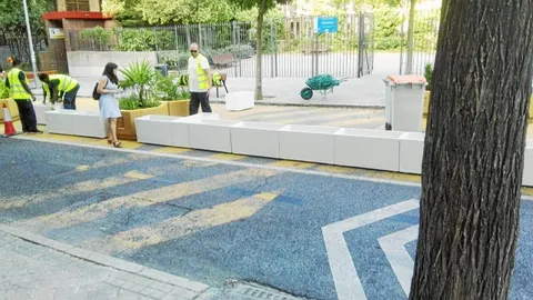 Las jardineras han eliminado el paso de cebra que se encuentra entre Fernando el Católico y Meléndez Valdés. Foto: Chamberí se defiende