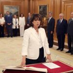 Dolores Delgado ha sido la primera en prometer su cargo como nueva ministra de Justicia del Gobierno de Pedro Sánchez ante Felipe VI