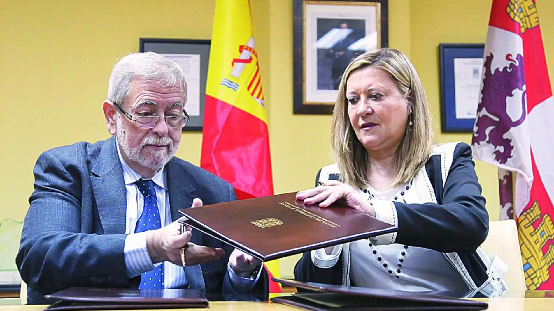 Pilar del Olmo junto a Antonio Beteta, en una reciente reunión