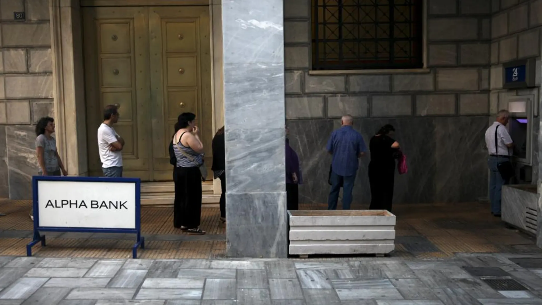 El Gobierno griego anuncia que el lunes abrirán los bancos