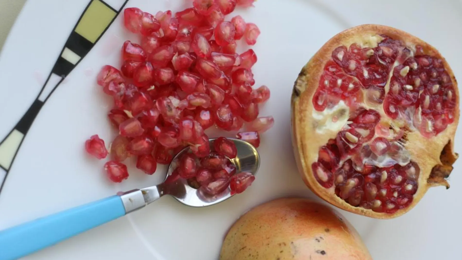 Se trata de frutos de gran calibre de 500 a 600 gramos, de color rojo intenso y de sabor semiácido, que es lo que demanda el mercado y cuya recolección se lleva a cabo a finales de octubre/Cipriano Pastrano