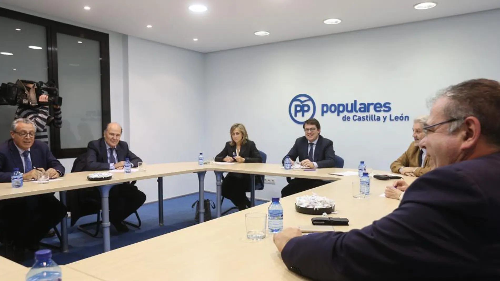 El presidente del PP de Castilla y León, Alfonso FernÃ¡ndez Mañueco, se reúne con el Consejo de Colegios de Médicos de Castilla y León