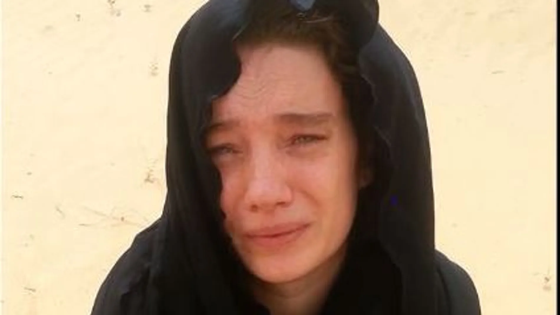 Fotograma del vídeo en el que la joven pedía a Hollande que la devolviera a casa