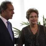 Rousseff dice que sectores «golpistas» buscan un «atajo» para adelantar las elecciones