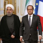 Los presidente de Irán y Francia, Hassan Rouhani y Francois Hollande, en el Palacio del Elíseo