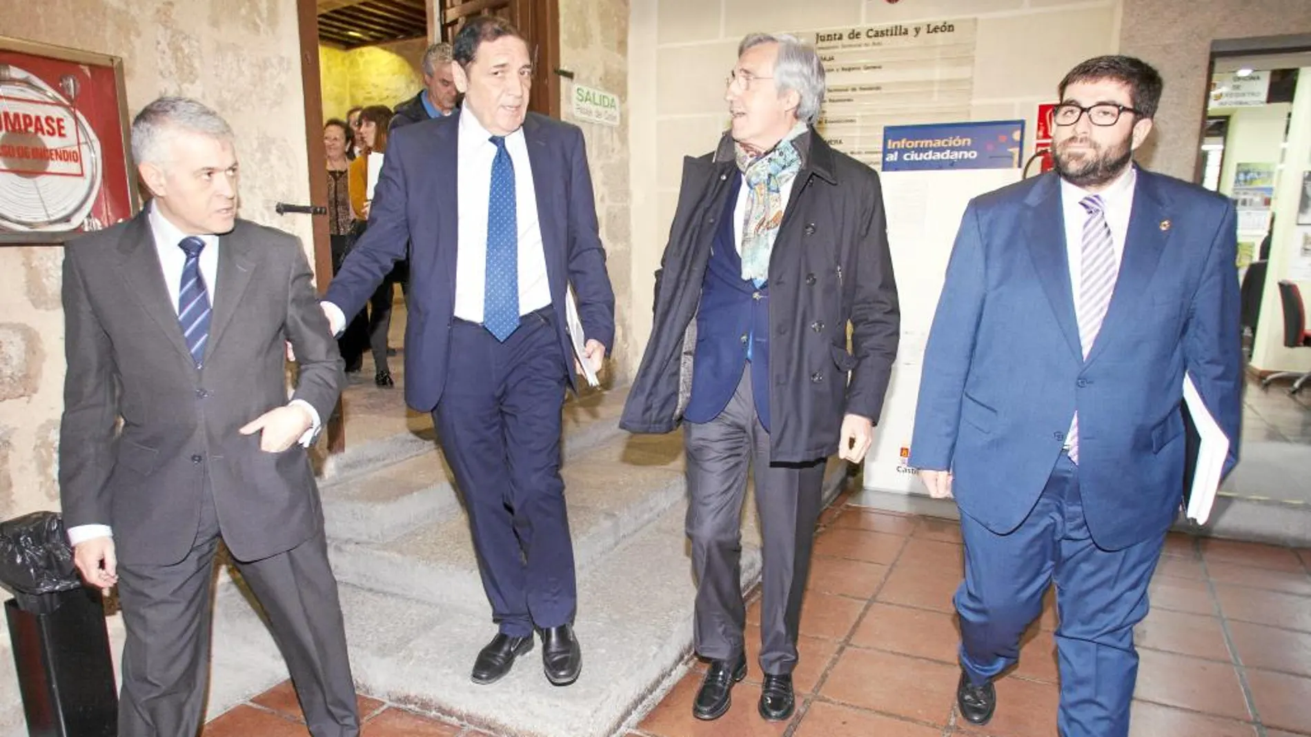 Sáez Aguado se reúne con el alcalde de Ávila, José L. Rivas, y el presidente de la Diputación, Jesús M. Sánchez Cabrera