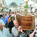 Entierro de una mujer asesinada en Sevilla por su pareja a principio de junio