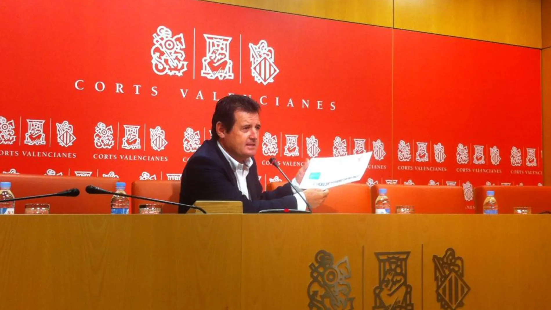El coordinador general del PP en Les Corts, José Císcar, durante la rueda de prensa celebrada ayer